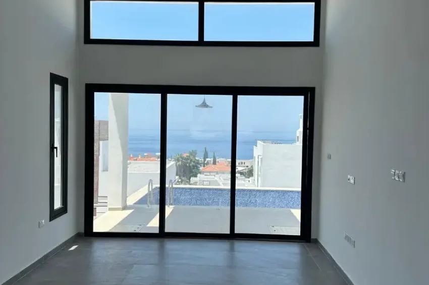 Eleganz am Meer: Luxuriöse Villa mit 3 Schlafzimmer und atemberaubendem Meerblick