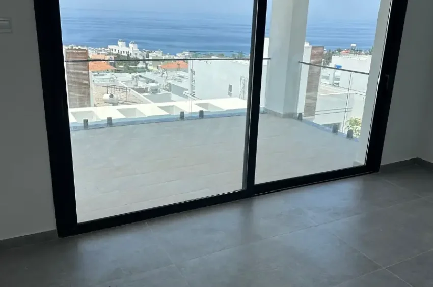 Eleganz am Meer: Luxuriöse Villa mit 3 Schlafzimmer und atemberaubendem Meerblick