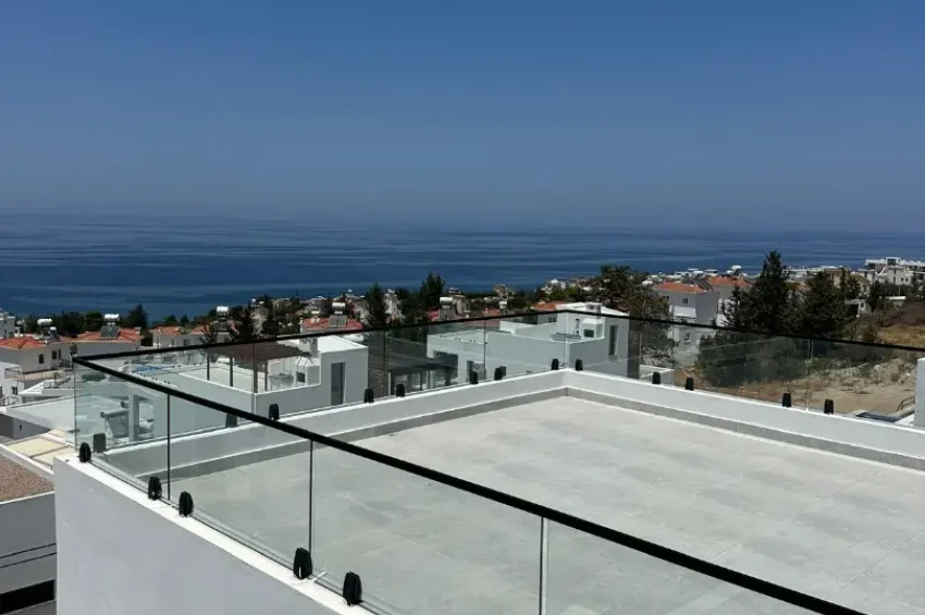 Eleganz am Meer: Luxuriöse Villa mit 3 Schlafzimmer und atemberaubendem Meerblick