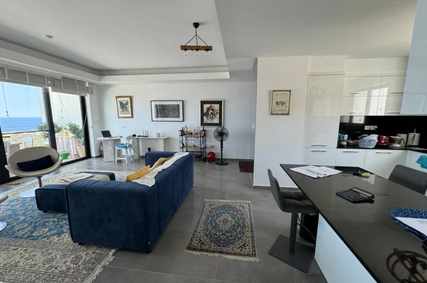 Modernes Penthouse mit 2 Schlafzimmer in Esentepe mit unverbautem Meerblick und zusätzlichem Lagerraum
