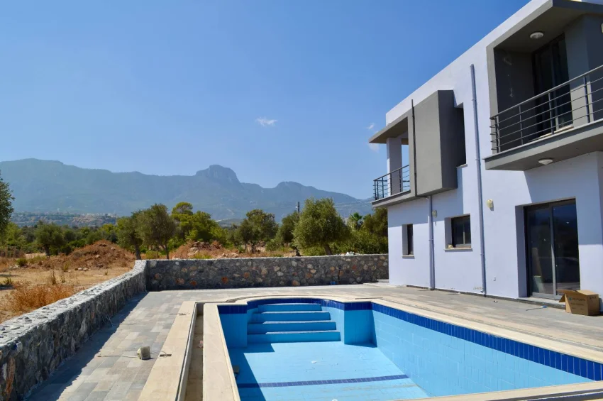 Modern Brand 4 sovrum villa i Catalkoy med pool, havsutsikt