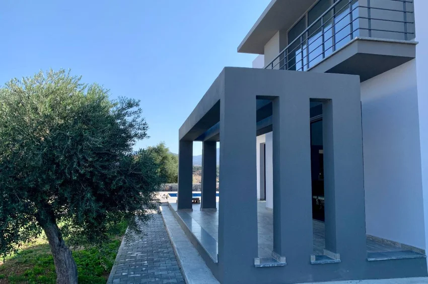 Modern Brand 4 sovrum villa i Catalkoy med pool, havsutsikt