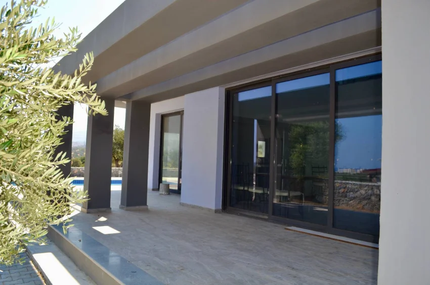 Modern Brand 4 sovrum villa i Catalkoy med pool, havsutsikt