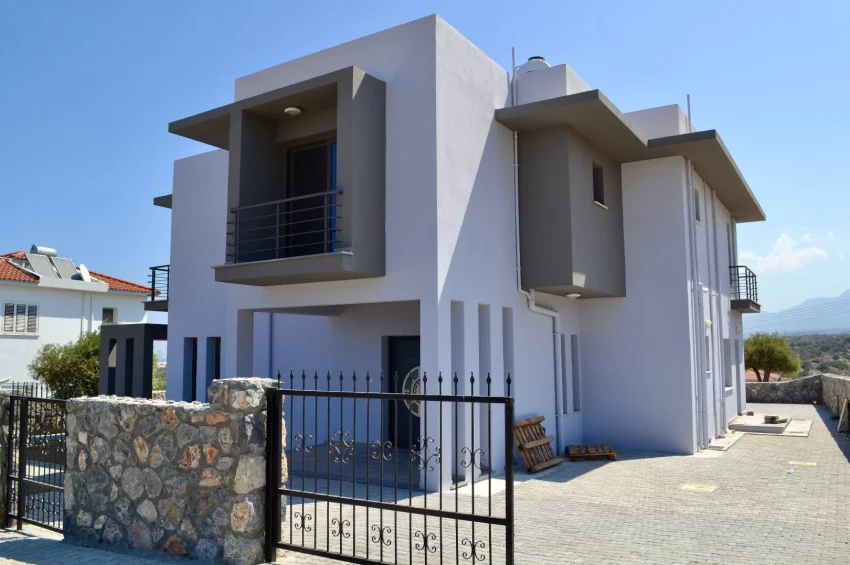 Modern Brand 4 sovrum villa i Catalkoy med pool, havsutsikt