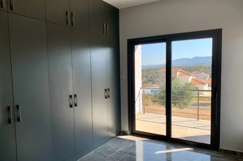 Modern Brand 4 sovrum villa i Catalkoy med pool, havsutsikt