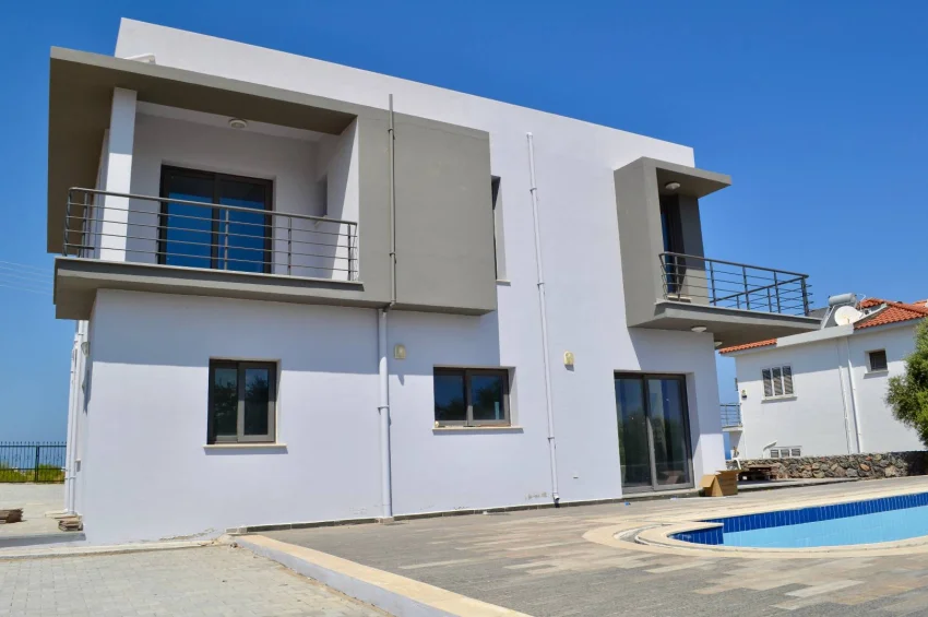 Modern Brand 4 sovrum villa i Catalkoy med pool, havsutsikt