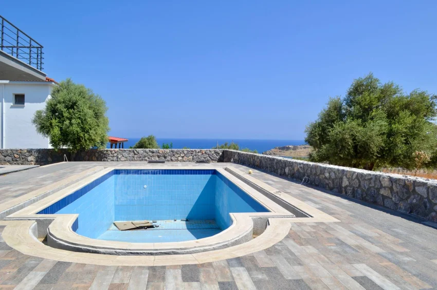 Modern Brand 4 sovrum villa i Catalkoy med pool, havsutsikt