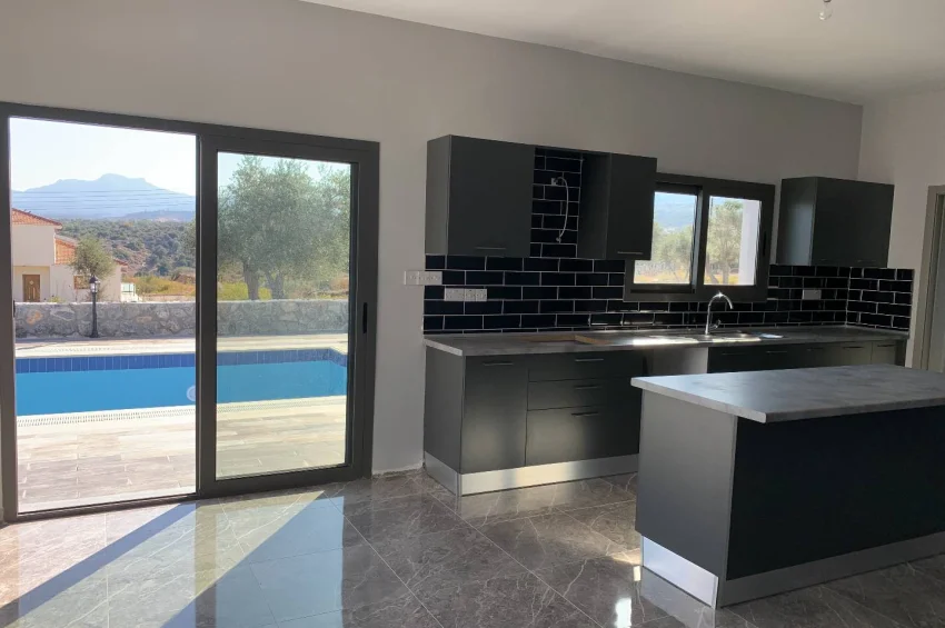 Modern Brand 4 sovrum villa i Catalkoy med pool, havsutsikt