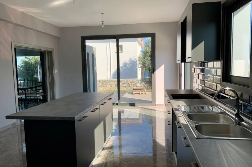 Modern Brand 4 sovrum villa i Catalkoy med pool, havsutsikt