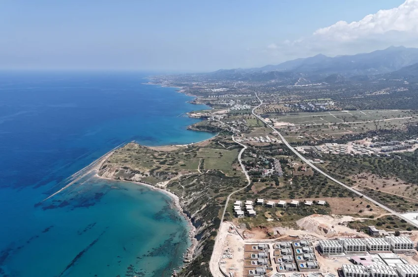 2-rumsvilla (parhus) i Esentepe Bahçeli med privat pool inom gångavstånd till havet