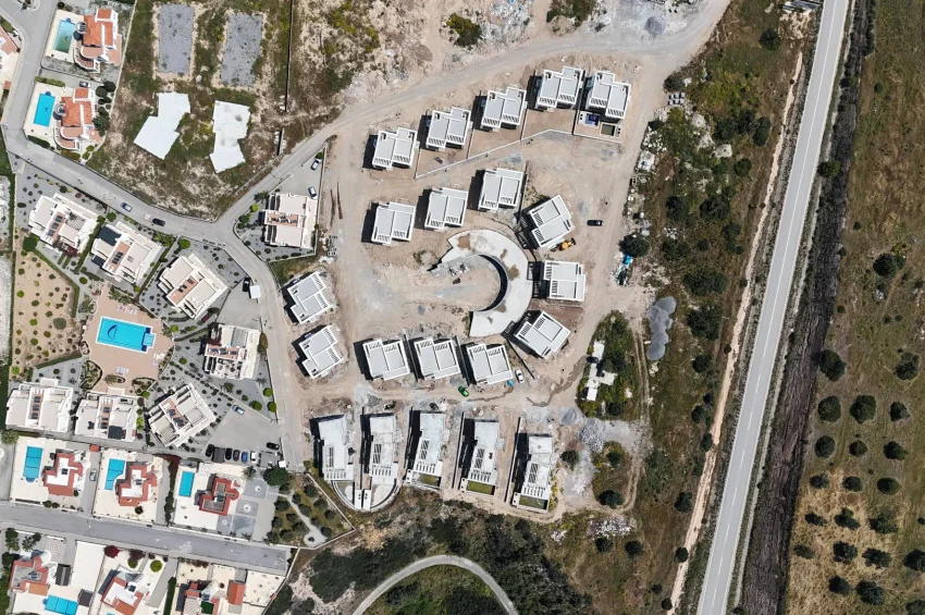 2-rumsvilla (parhus) i Esentepe Bahçeli med privat pool inom gångavstånd till havet