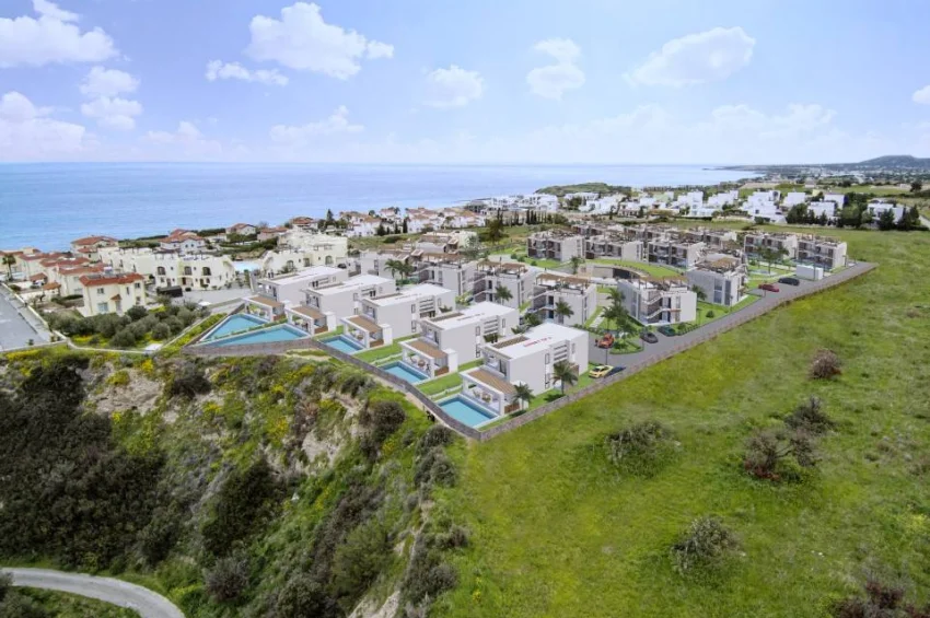 2-rumsvilla (parhus) i Esentepe Bahçeli med privat pool inom gångavstånd till havet