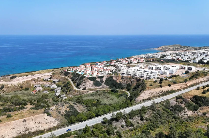 2-rumsvilla (parhus) i Esentepe Bahçeli med privat pool inom gångavstånd till havet