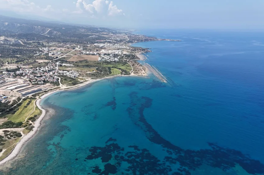 2-rumsvilla (parhus) i Esentepe Bahçeli med privat pool inom gångavstånd till havet