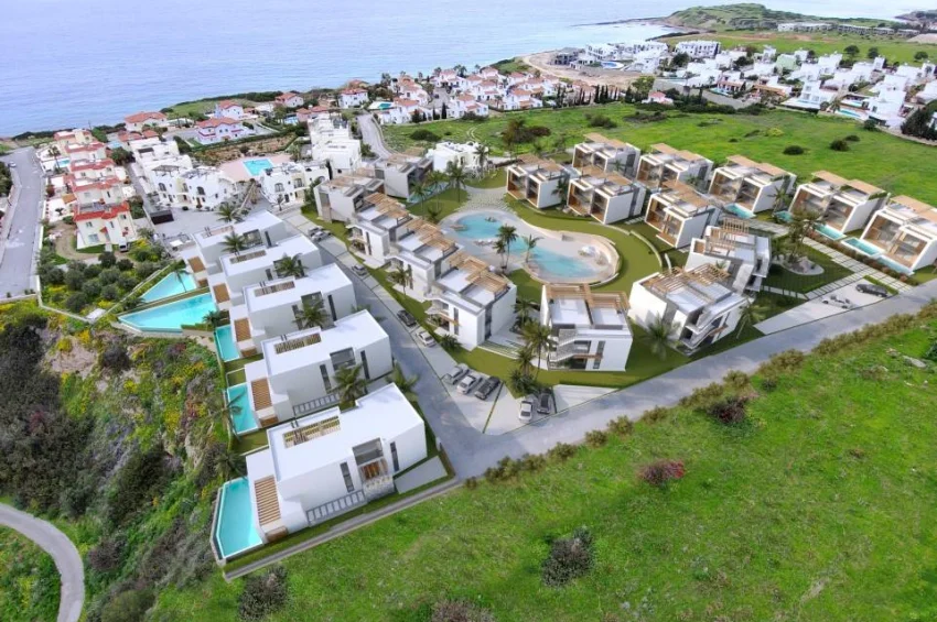 2-rumsvilla (parhus) i Esentepe Bahçeli med privat pool inom gångavstånd till havet