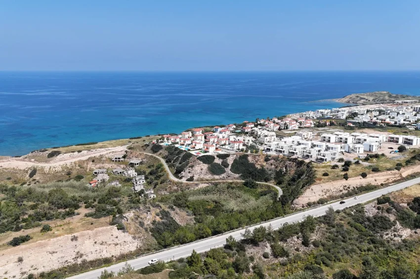2-rumsvilla (parhus) i Esentepe Bahçeli med privat pool inom gångavstånd till havet