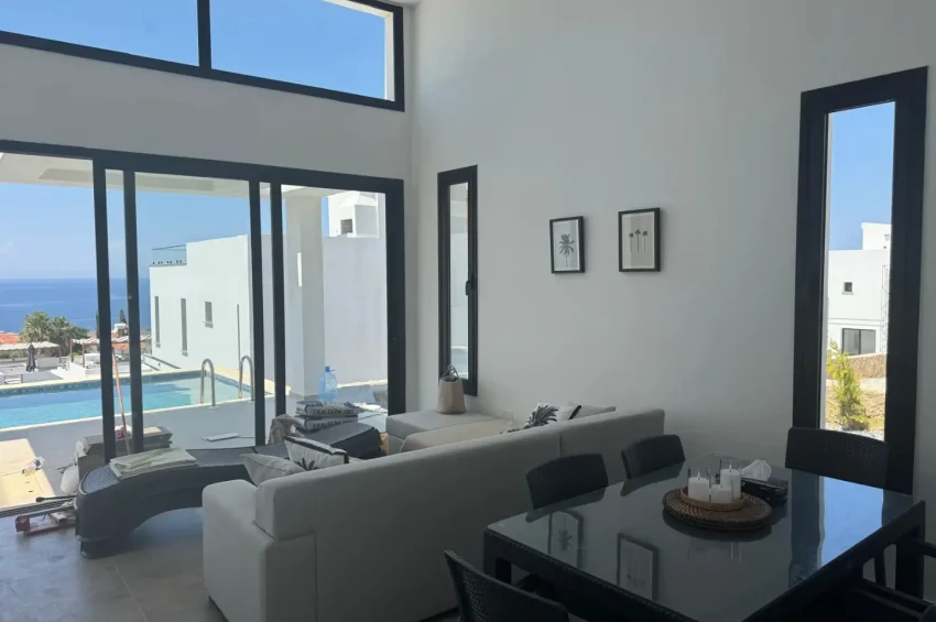 Moderne Eleganse med Fantastisk Havutsikt