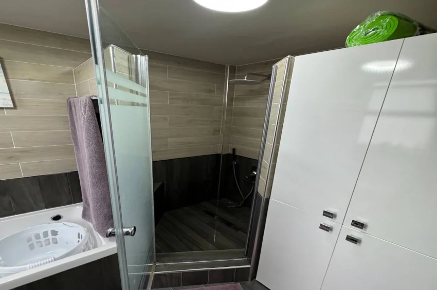Wyremontowana willa typu triplex z zachwycającym widokiem na morze i udogodnieniami premium w Bahçeli