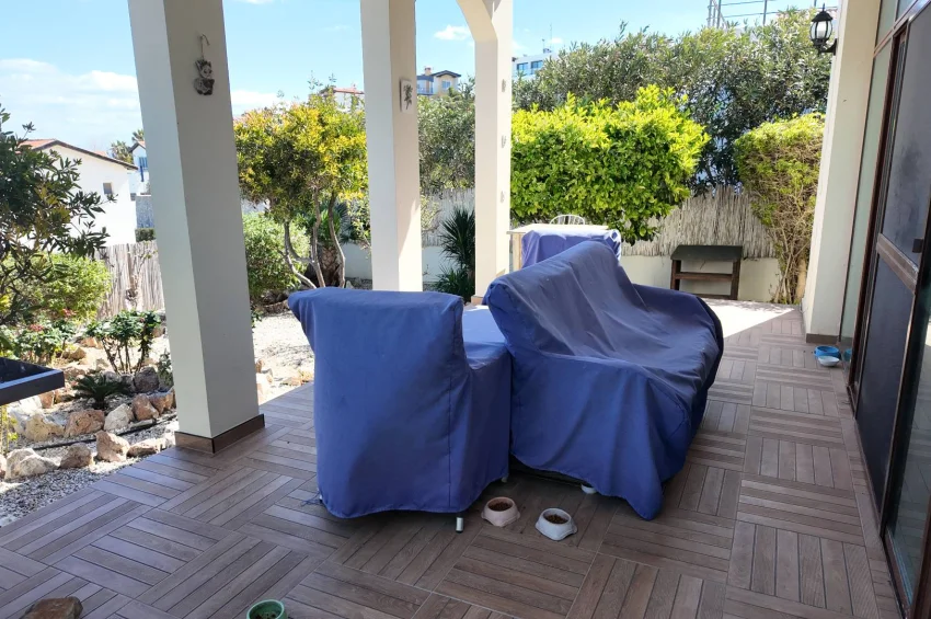 Wyremontowana willa typu triplex z zachwycającym widokiem na morze i udogodnieniami premium w Bahçeli
