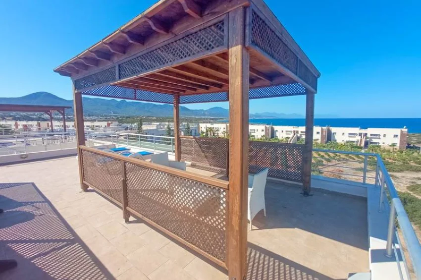 Stylish 2 Bedroom Penthouse with Rooftop Terrace & Stunning Views in Tatlısu 