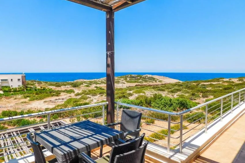 Stylish 2 Bedroom Penthouse with Rooftop Terrace & Stunning Views in Tatlısu 