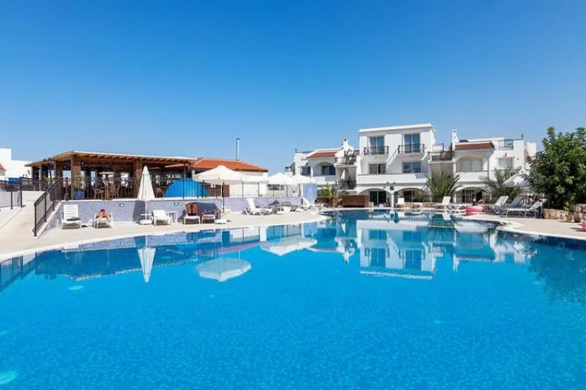 Modern 3 Bedroom Ground Floor Apartment with Resort-Style Amenities in Esentepe