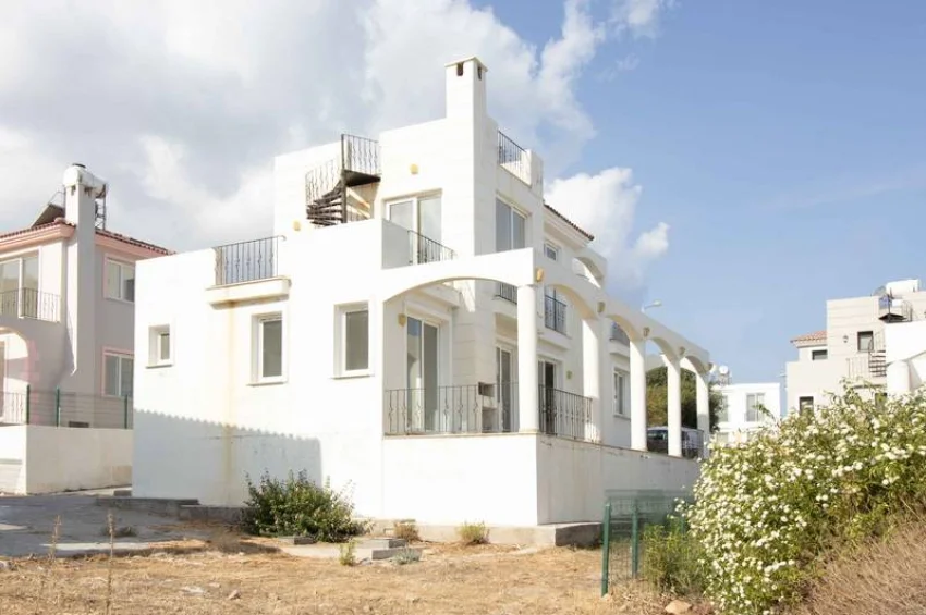 3 Schlafzimmer Villa zum Wiederverkauf mit Dachterrasse in Karsiyaka