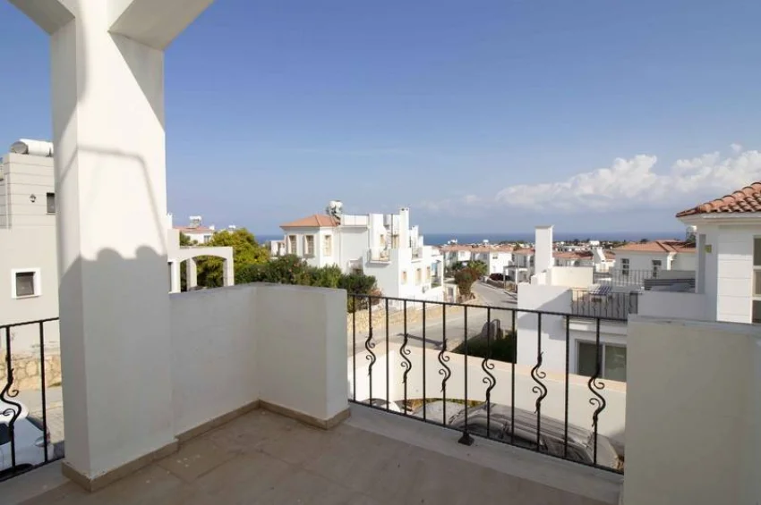 3 Schlafzimmer Villa zum Wiederverkauf mit Dachterrasse in Karsiyaka