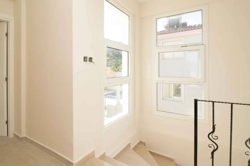3 Schlafzimmer Villa zum Wiederverkauf mit Dachterrasse in Karsiyaka