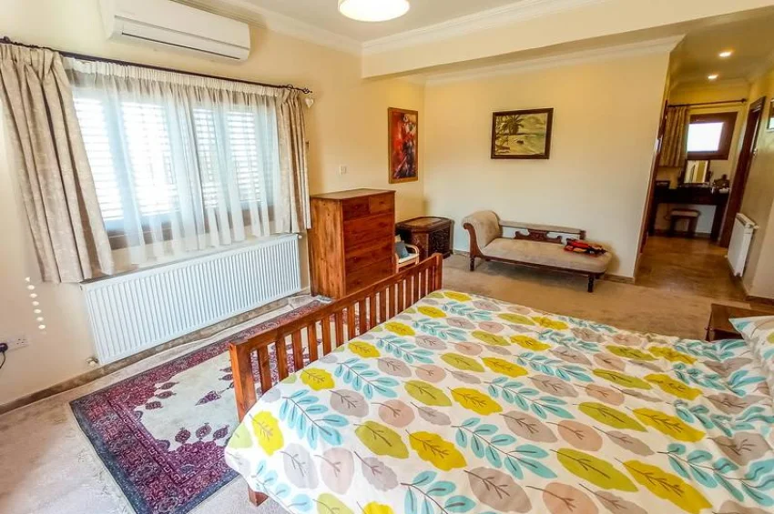 Özanköy'de Özel Havuzlu ve Muhteşem Manzaralı 4 Yatak Odalı Şık Villa