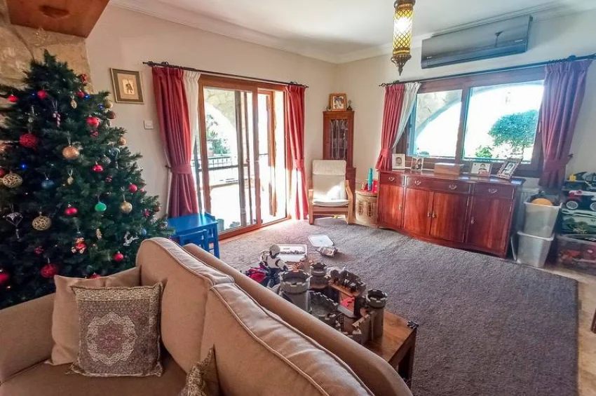 Özanköy'de Özel Havuzlu ve Muhteşem Manzaralı 4 Yatak Odalı Şık Villa