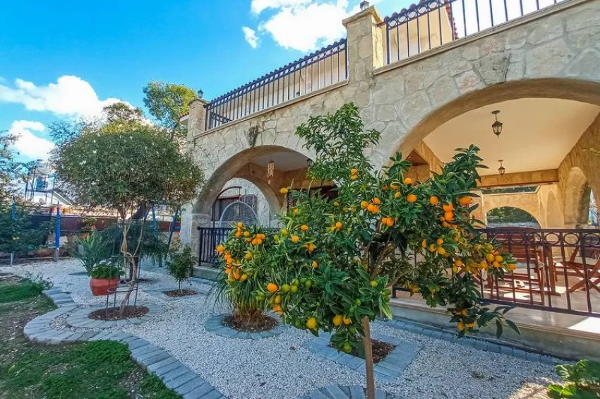 Özanköy'de Özel Havuzlu ve Muhteşem Manzaralı 4 Yatak Odalı Şık Villa