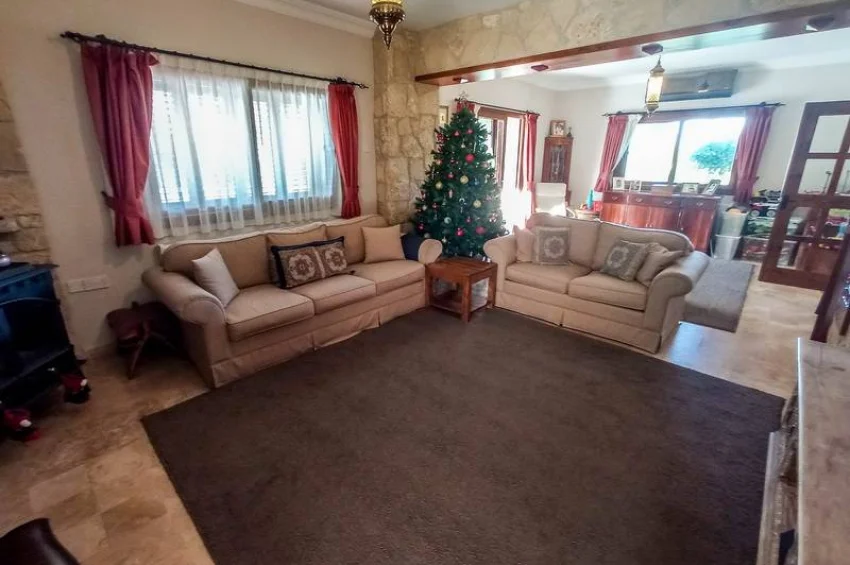 Özanköy'de Özel Havuzlu ve Muhteşem Manzaralı 4 Yatak Odalı Şık Villa