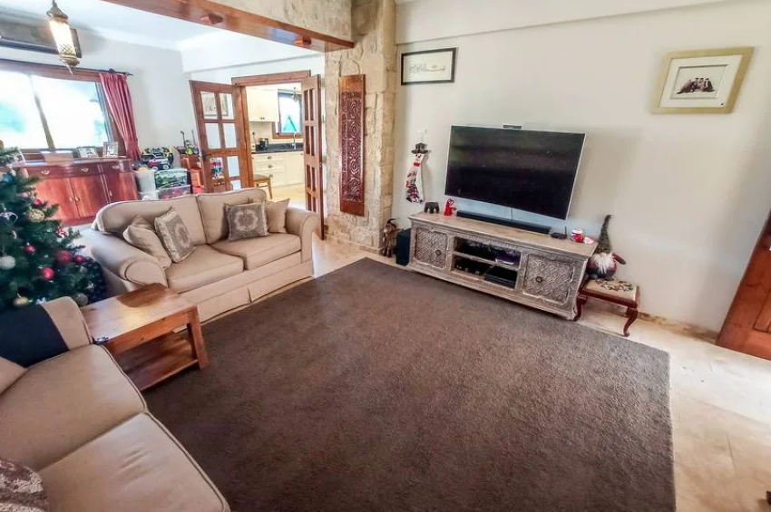 Özanköy'de Özel Havuzlu ve Muhteşem Manzaralı 4 Yatak Odalı Şık Villa
