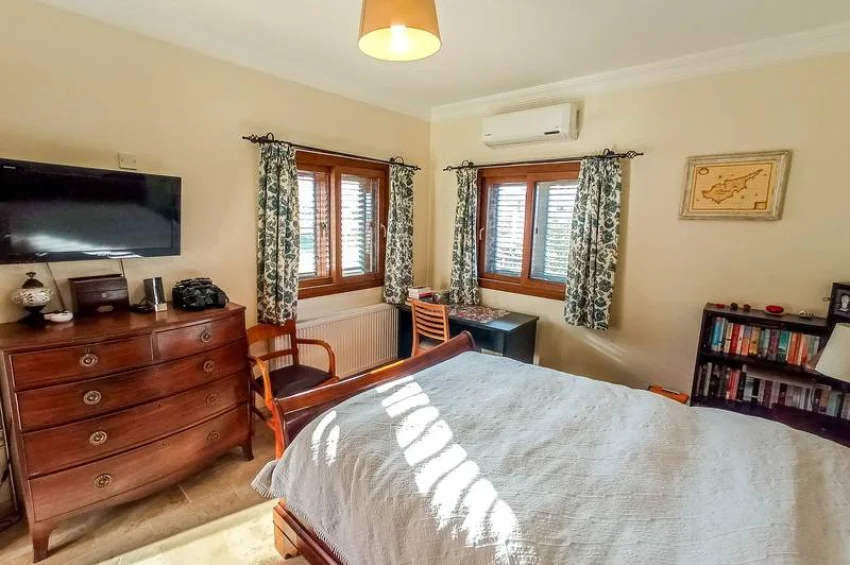 Özanköy'de Özel Havuzlu ve Muhteşem Manzaralı 4 Yatak Odalı Şık Villa