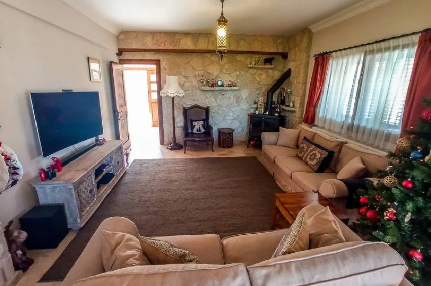Özanköy'de Özel Havuzlu ve Muhteşem Manzaralı 4 Yatak Odalı Şık Villa