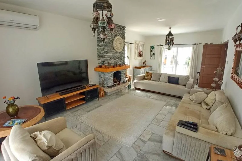 Elegant 4 Bedroom Villa with Heated Pool, Gym & Stunning Views in Ozanköy