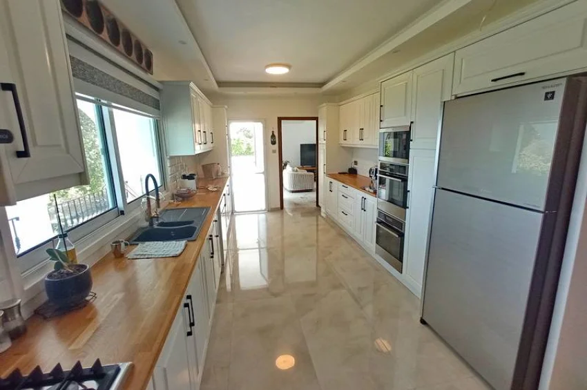 Elegant 4 Bedroom Villa with Heated Pool, Gym & Stunning Views in Ozanköy