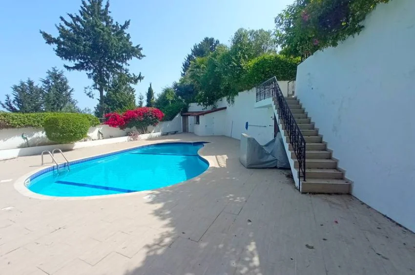 Elegant 4 Bedroom Villa with Heated Pool, Gym & Stunning Views in Ozanköy