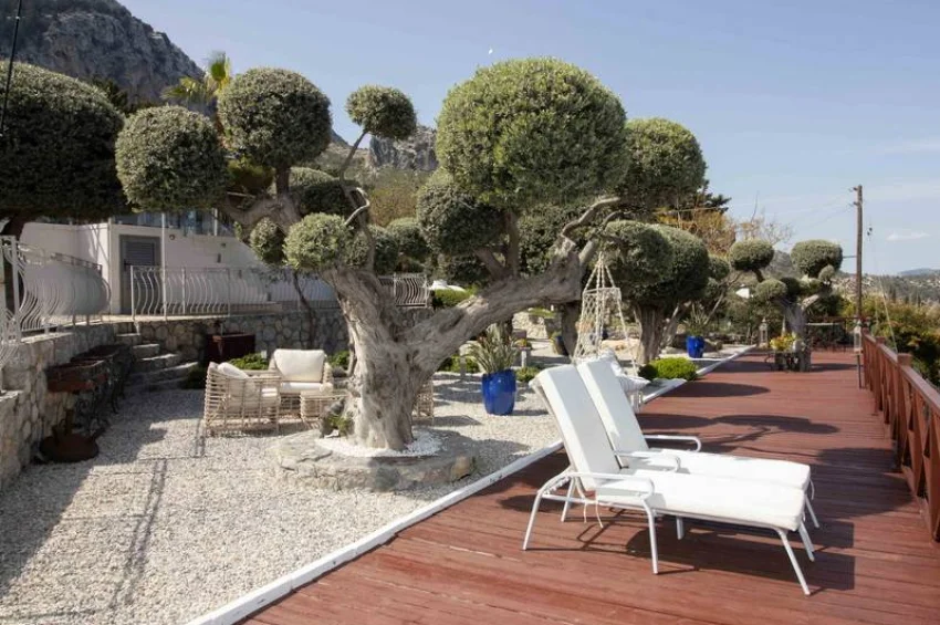 4 Bedroom Mediterranean Villa with Stunning Panoramic Views and Infinity Pool