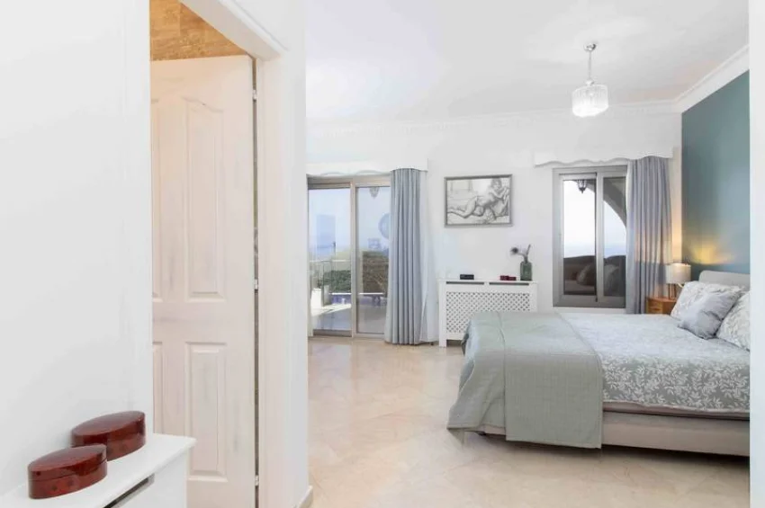4 Bedroom Mediterranean Villa with Stunning Panoramic Views and Infinity Pool