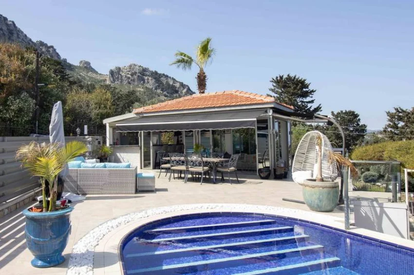 4 Bedroom Mediterranean Villa with Stunning Panoramic Views and Infinity Pool