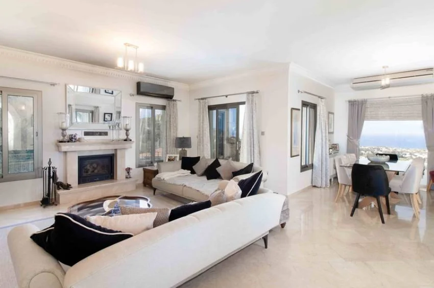 4 Bedroom Mediterranean Villa with Stunning Panoramic Views and Infinity Pool