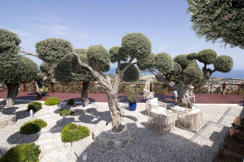 4 Bedroom Mediterranean Villa with Stunning Panoramic Views and Infinity Pool