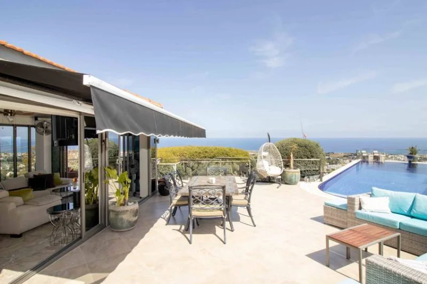 4 Bedroom Mediterranean Villa with Stunning Panoramic Views and Infinity Pool