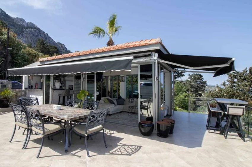 4 Bedroom Mediterranean Villa with Stunning Panoramic Views and Infinity Pool