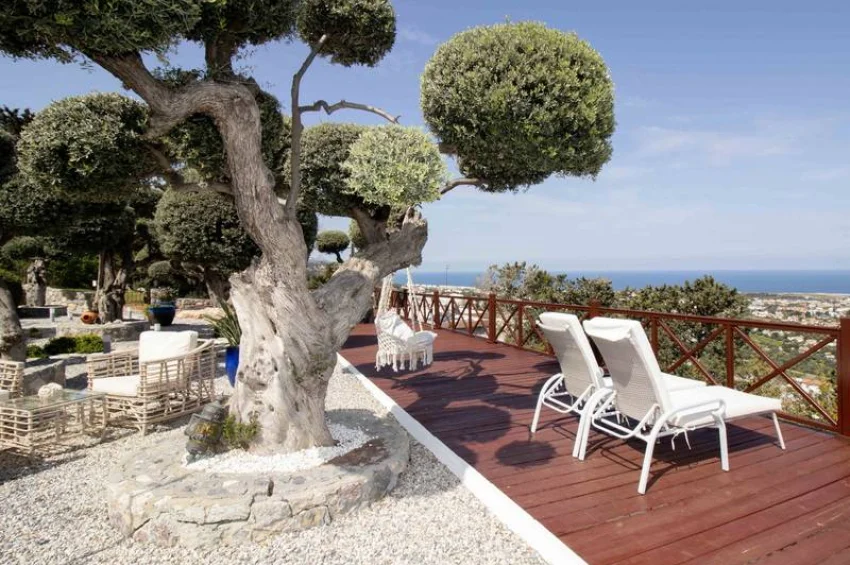 4 Bedroom Mediterranean Villa with Stunning Panoramic Views and Infinity Pool