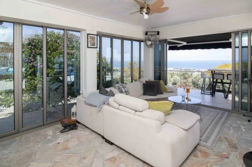 4 Bedroom Mediterranean Villa with Stunning Panoramic Views and Infinity Pool
