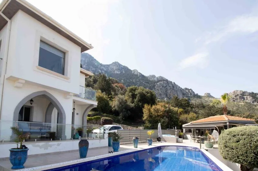 4 Bedroom Mediterranean Villa with Stunning Panoramic Views and Infinity Pool