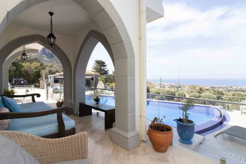 4 Bedroom Mediterranean Villa with Stunning Panoramic Views and Infinity Pool
